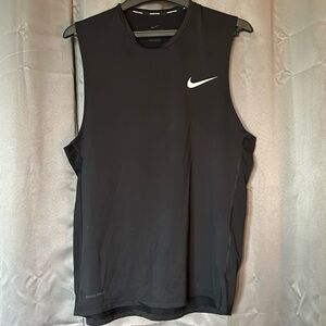 Nike men’s shirt, L